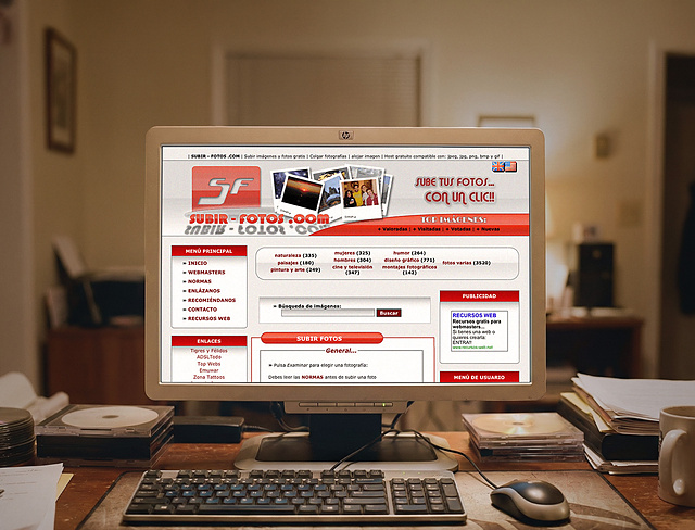 Picture of a computer showing the long-abandoned website "subir-fotos.com (v3)"